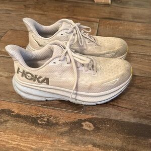 Hoka Clifton 9 women’s size 8